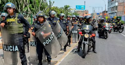 Polica custodia los alrededores de la UNMSM