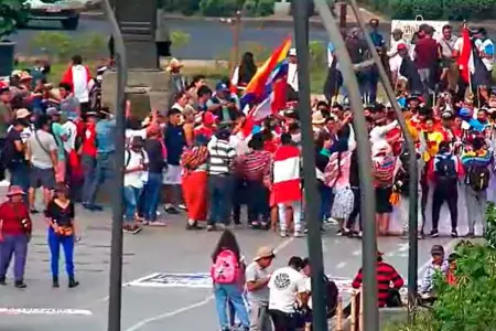 Manifestantes concentrndose para la "Toma de Lima"