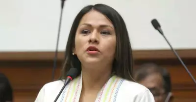 Congresista de Per Libre, Silvana Robles