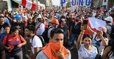 Personas de diferentes partes del Per protestan contra el Gobierno en Lima
