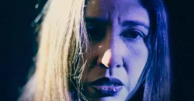 Lesly Aran estrena videoclip de corte suspenso con un mensaje relevante