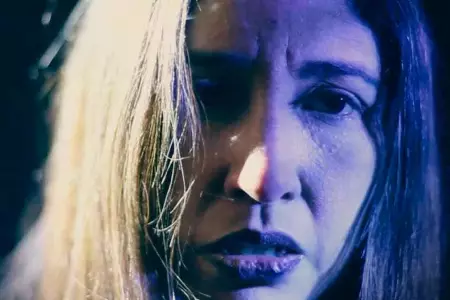 Lesly Aran estrena videoclip de corte suspenso con un mensaje relevante