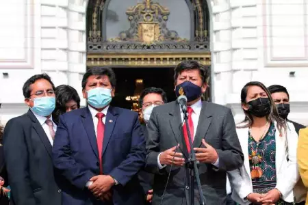 Bancada de Perú Libre sustenta el adelanto de elecciones 2023.