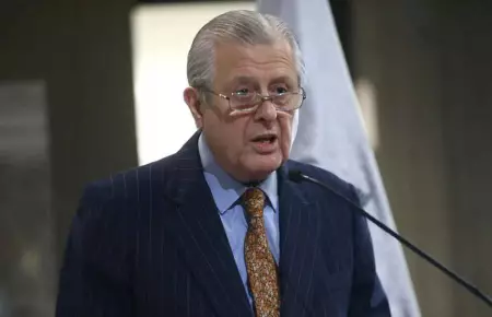 �scar Ma�rtua, diplom�tico, jurista y abogado peruano.