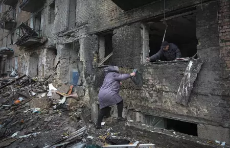 Bombardeos en Kiev sobre edificios civiles