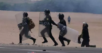 Polica Nacional liber la carretera Panamericana Sur bloqueada por piquetes de