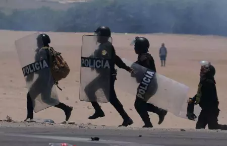 Policía Nacional liberó la carretera Panamericana Sur bloqueada por piquetes de