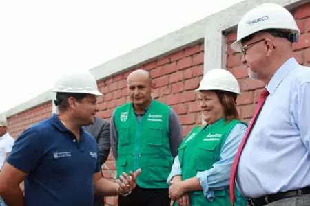 Alcalde de Chorrillos junto a las autoridades distritales de Surco y Barranco