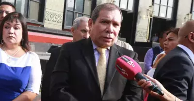 El presidente del Poder Judicial, Javier Arévalo Vela, declara a la prensa.