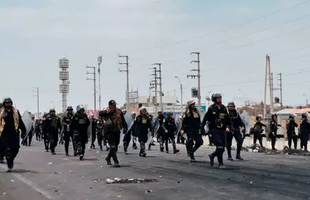 Policía y Ejercito liberan carretera en la Panamericana Sur