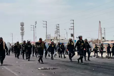 Policía y Ejercito liberan carretera en la Panamericana Sur