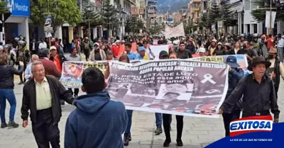 Exitosa-ciudadanos-protestaron-en-contra-del-Gobierno-actual-en-Huaraz