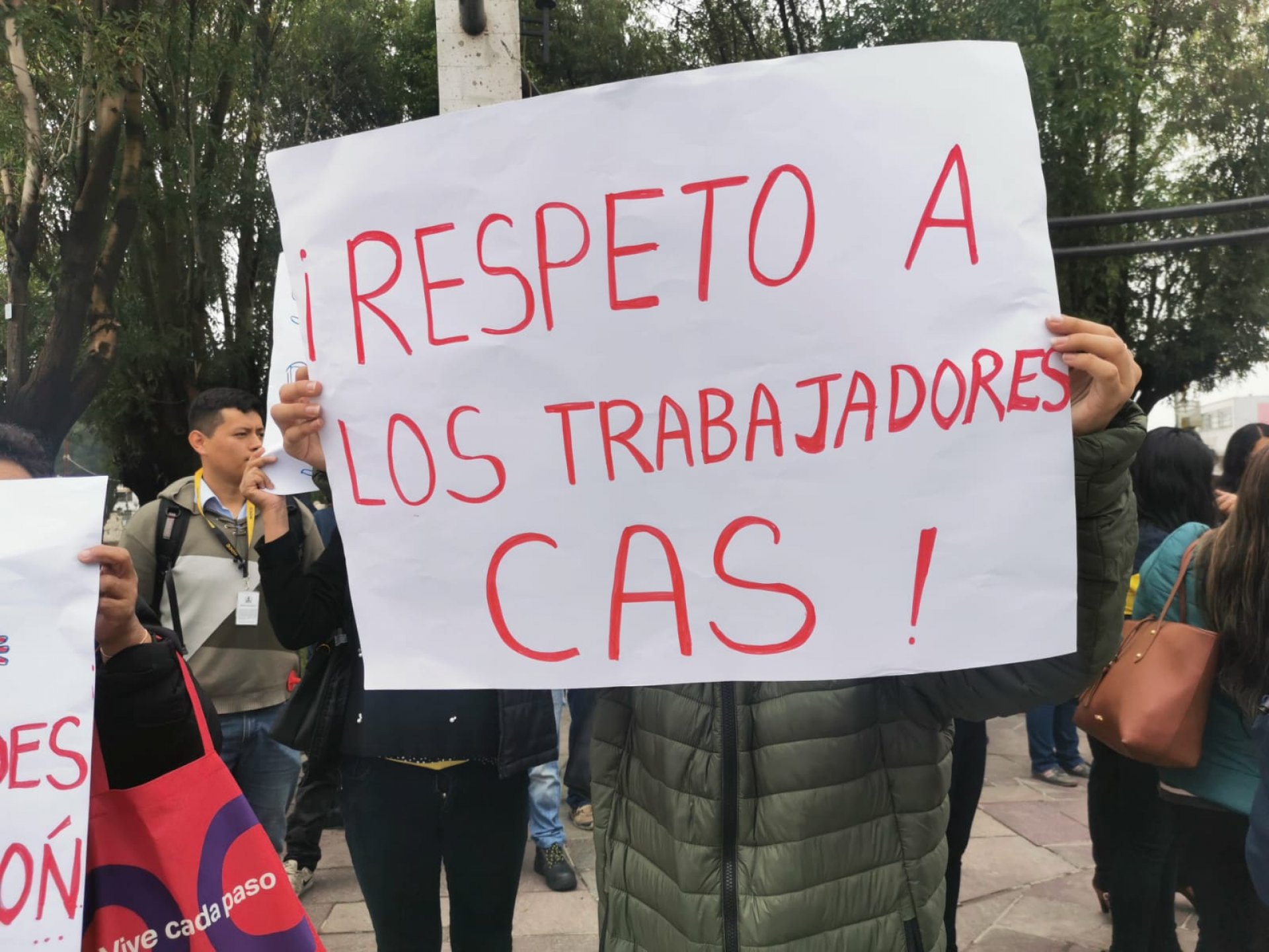 Trabajadores CAS protestan en municipalidad