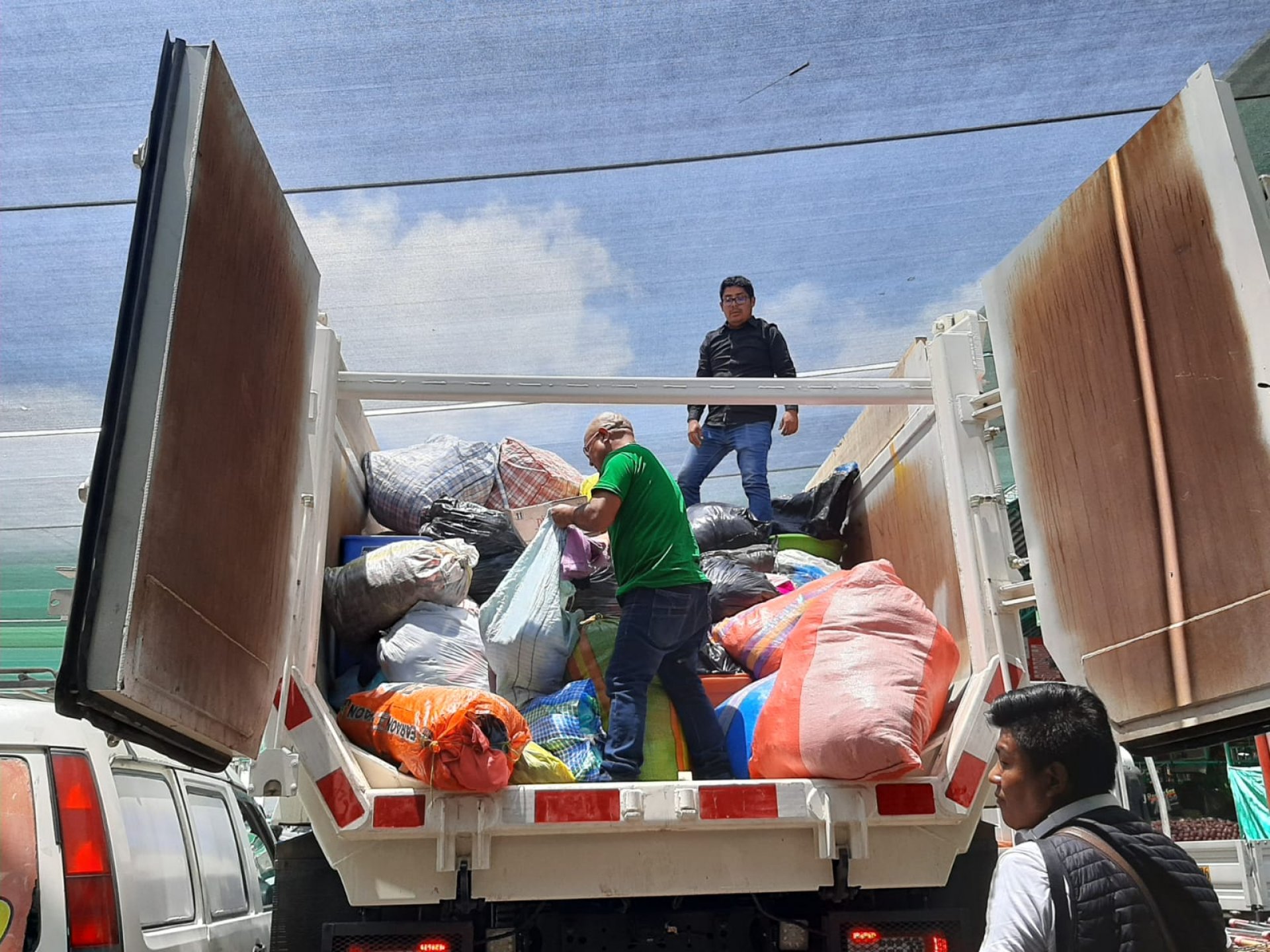 Comerciantes del Avelino parten con un cargamento de donaciones a Caman