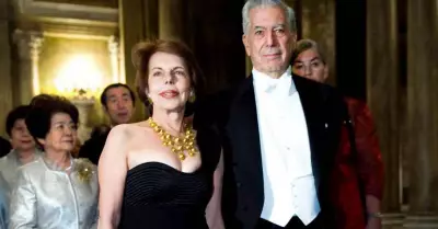 Mario Vargas Llosa y su entonces esposa, Patricia Llosa, en 2010 en Estocolmo.