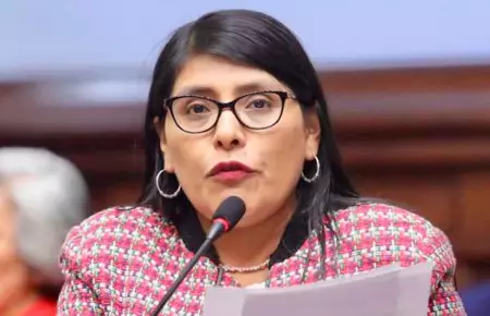 Margot Palacios en debate del Pleno