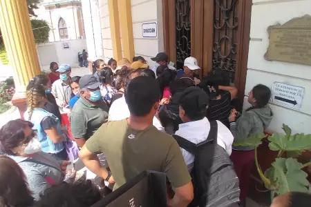 Protesta de pacientes en Hospital de Las Mercedes