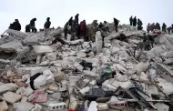 Rescatada recién nacida con cordón umbilical entre los escombros en Siria