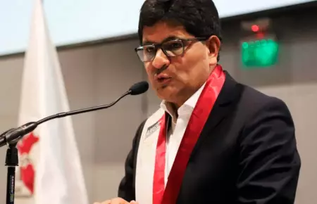 Gobernador Regional de Arequipa.