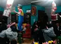 ¡No pudo con todos! Payaso peruano es confundido con piñata, recibe golpes y se cae en fiesta infantil