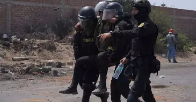 Polica reporta 28 efectivos heridos durante enfrentamientos en Puno y Madre de