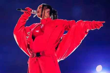 Rihanna deslumbró con sus mejores éxitos en la Super Bowl 2023
