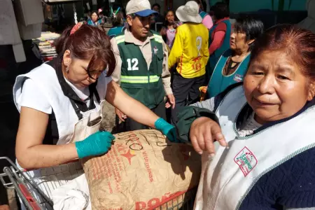 Comerciantes del Avelino parten con un cargamento de donaciones a Camaná