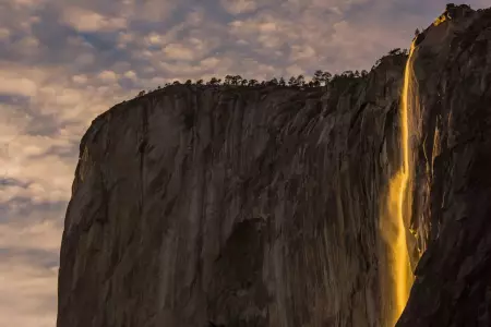 "Cascada de fuego" en el parque de Yosemite