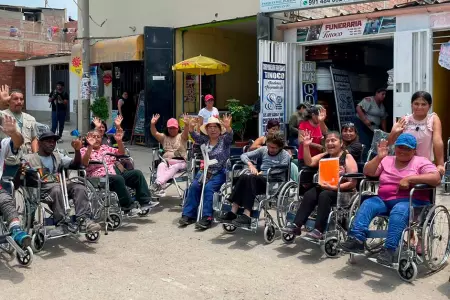 Donan sillas de ruedas a adultos mayores con discapacidad que dependen de olla c