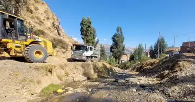 Ministerio de Vivienda realiza trabajos de limpieza y descolmatacin del ro Sec