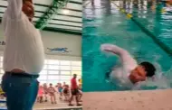 Impactante! Alcalde de Socabaya inaugur piscina municipal nadando totalmente vestido