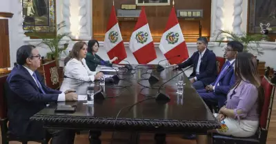 Presidenta Dina Boluarte recibi a representantes del Partido Morado en Palacio.