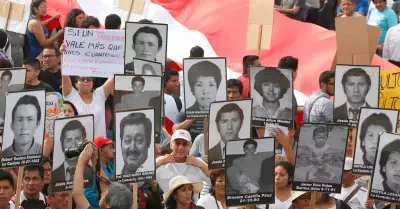 Manifestantes exigen justicia por caso La Cantuta