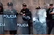 No se salvaron! Policas en Cusco terminaron baados y con pintura por Carnavales