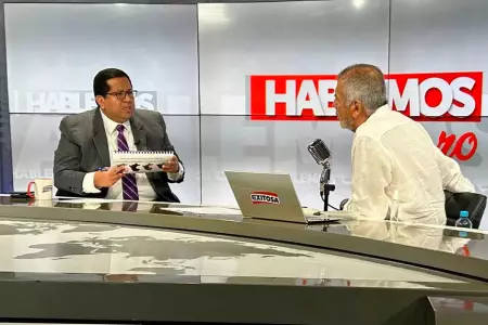 Ministro de Economía, Alex Contreras, conversa con el conductor de Hablemos Clar