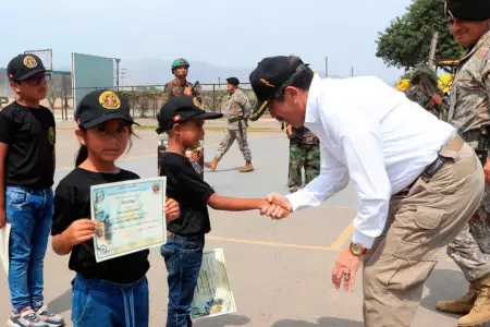 Ministro Chávez en Escuela de Comandos del Ejército
