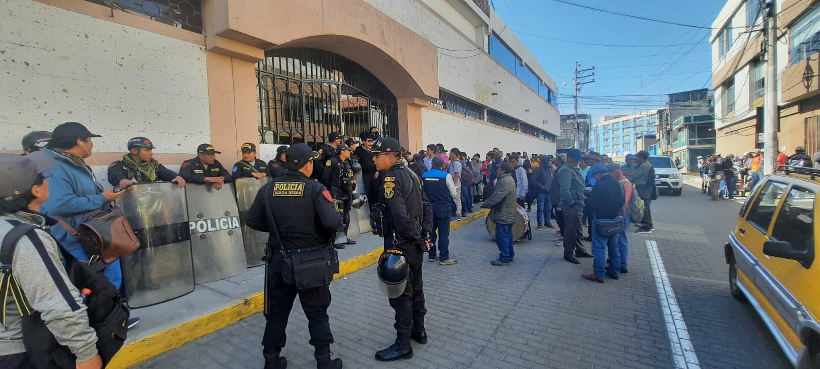 Obreros De Construcción Civil Protestan Contra Alcalde Víctor Hugo