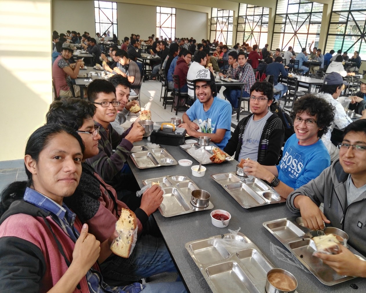 Universidades ofrecen desayuno, almuerzo y cena