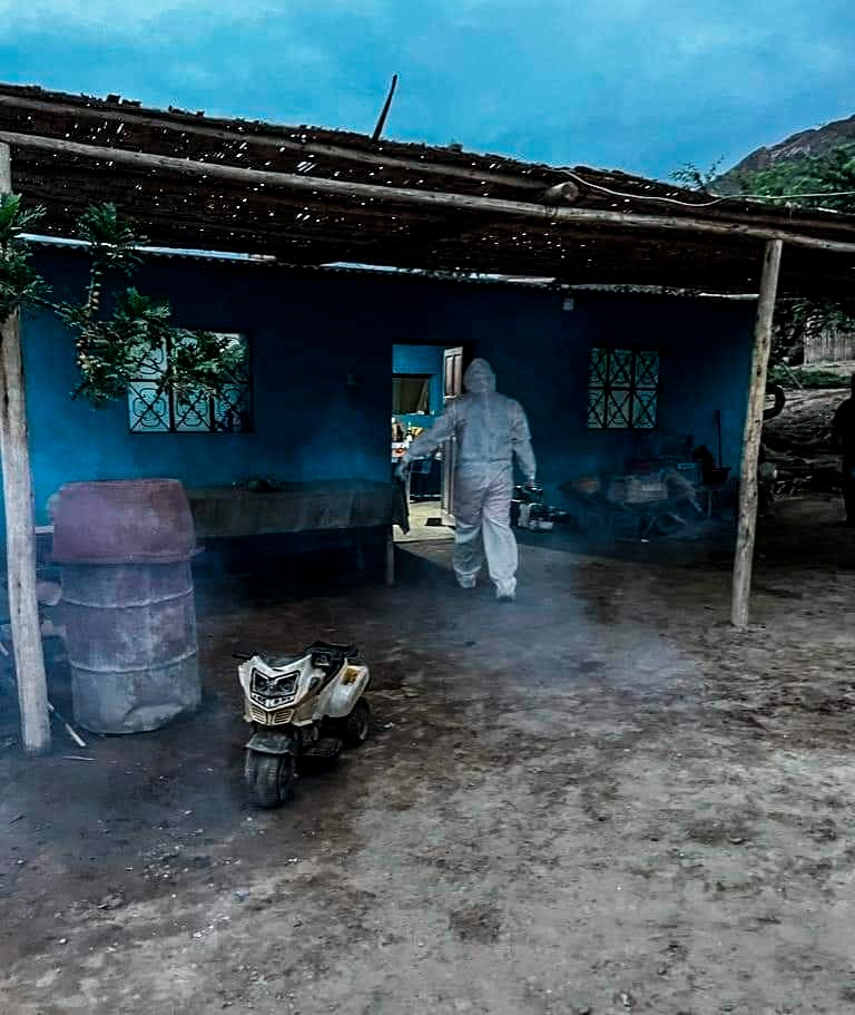 Personal de salud interviene en hogares de Trujillo ante alarma por dengue.
