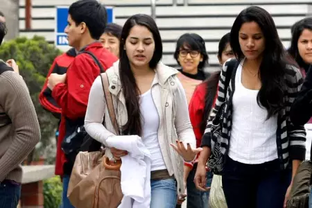 Acción Popular busca otorgar bachiller automático a universitarios en el tercio