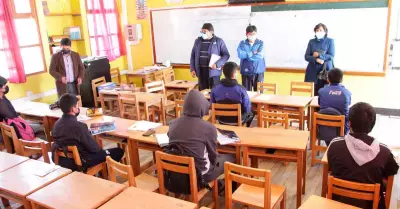 Estudiantes y profesores de Puno