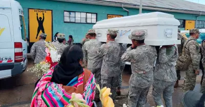CCFFAA rinde honores a soldados cados en el cuartel de El Collado-Puno.