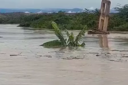 Desborde de ro Tumbes afecta inicio de clases.