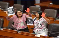 Congresistas de Per Libre muestran sus manos pintadas de rojo para dar mensaje al ministro del Interior