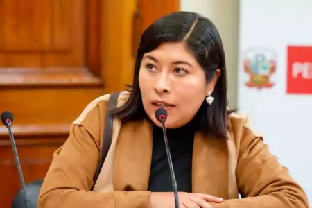 Comisión Permanente evaluará informe final contra Betssy Chávez