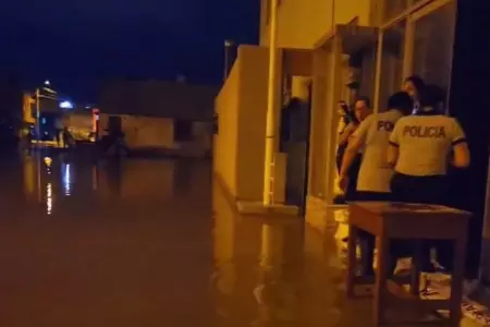 Comisara y viviendas inundadas por lluvia y colapso de desage en Lambayeque