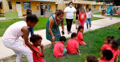 Nios refugiados en colegio militar