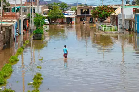 Viviendas, puestos comerciales y cultivos se inundaron por intensas lluvias en Á