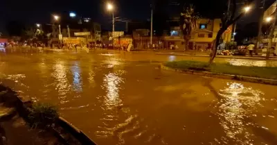 Calles de Lima Este amanecen inundadas tras activacin de quebradas.