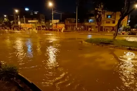 Calles de Lima Este amanecen inundadas tras activación de quebradas.